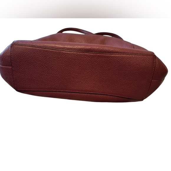 Coach Maggie Madison bag. Wine - Plum color. Soft pebble leather. - Picture 7 of 9